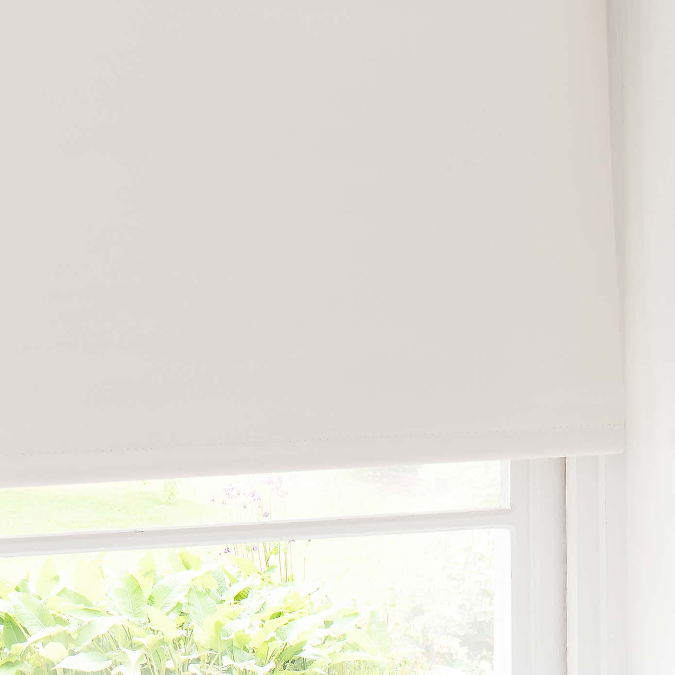CRYSTAL NATURAL GLOW BLACKOUT ROLLER SHADE